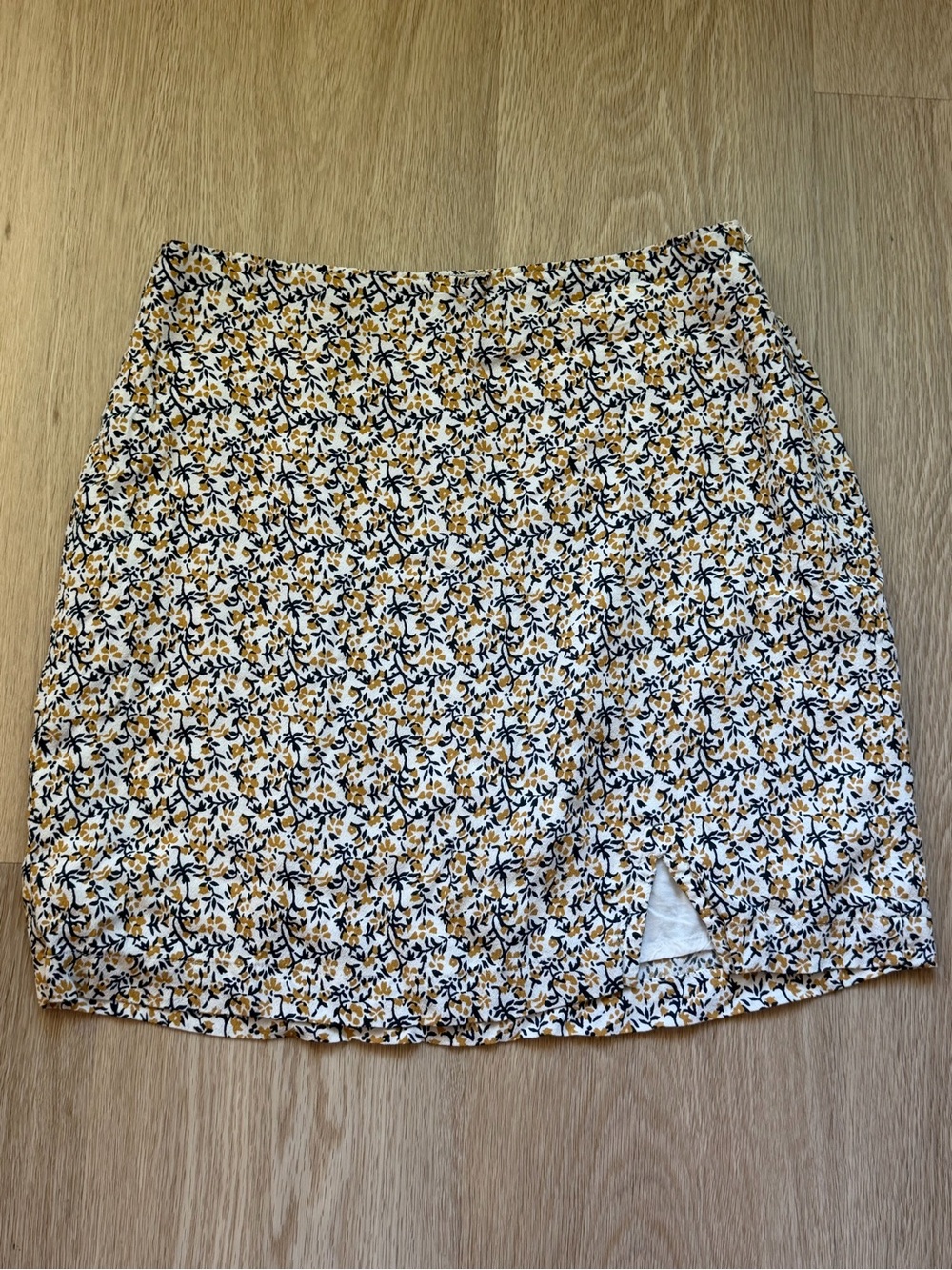 Abercrombie & Fitch Women's Yellow Floral Mini Skirt